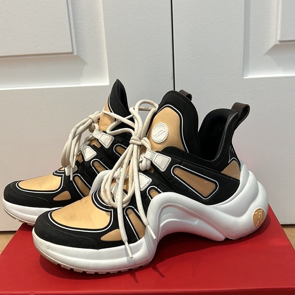 Authentic Louis Vuitton sneakers size 7. - Picture 3 of 4